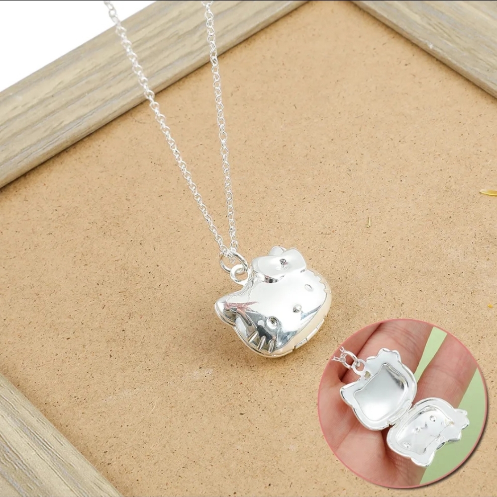 Hello Kitty Locket - Picture 10 of 12